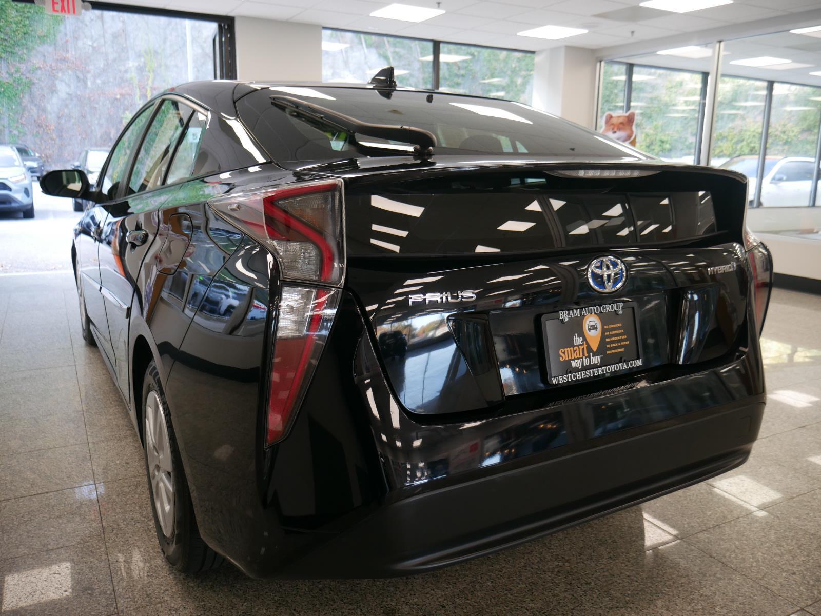 2017 Toyota Prius Two 3