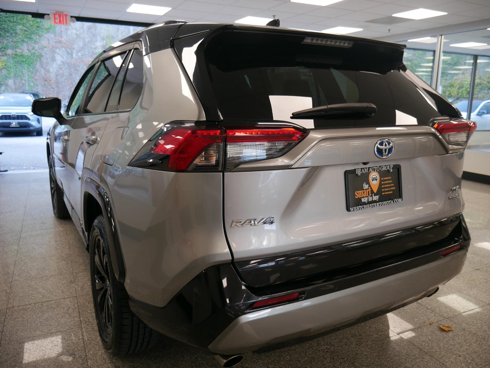 2022 Toyota RAV4 Hybrid XSE 3