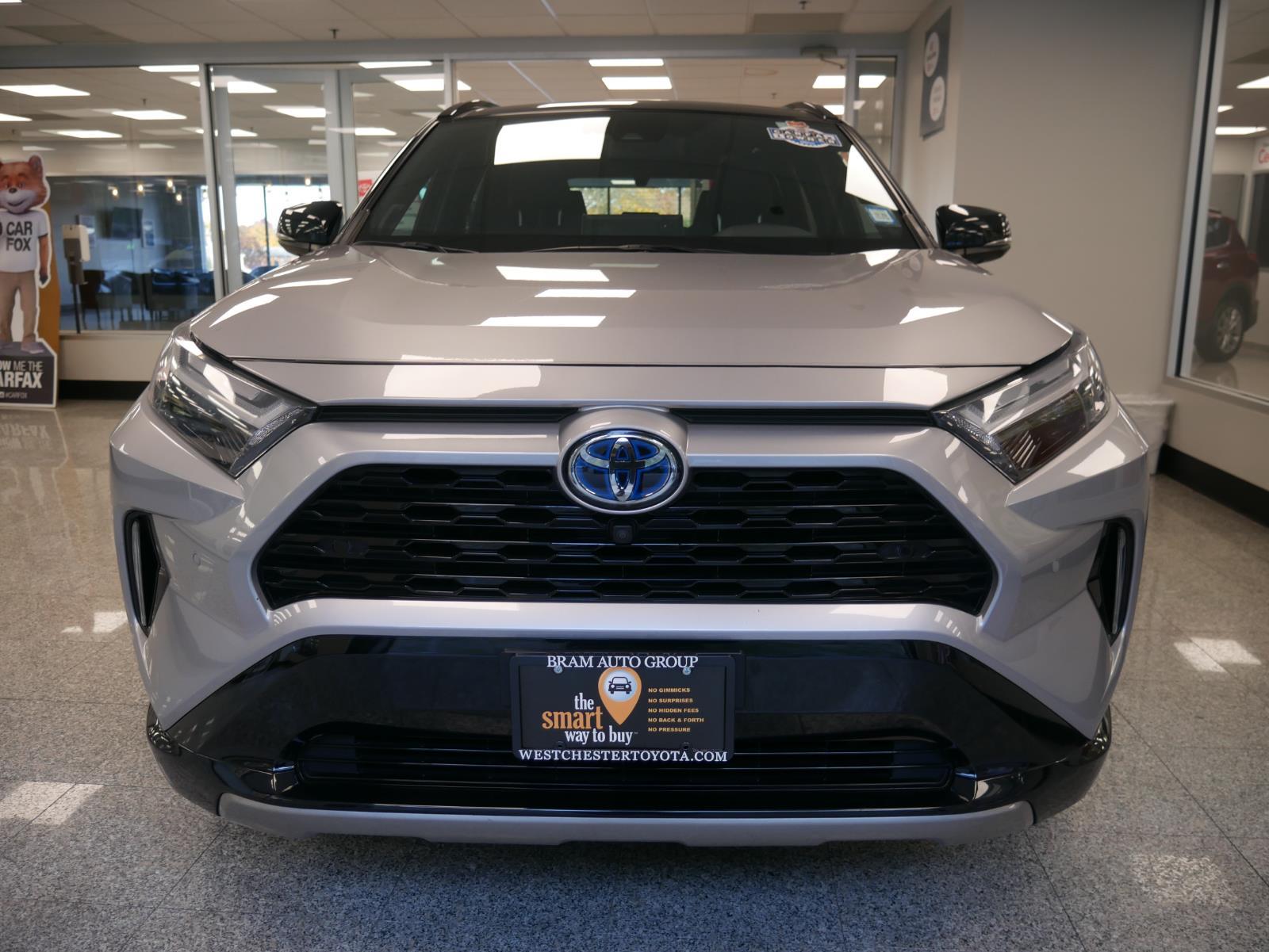 2022 Toyota RAV4 Hybrid XSE 4