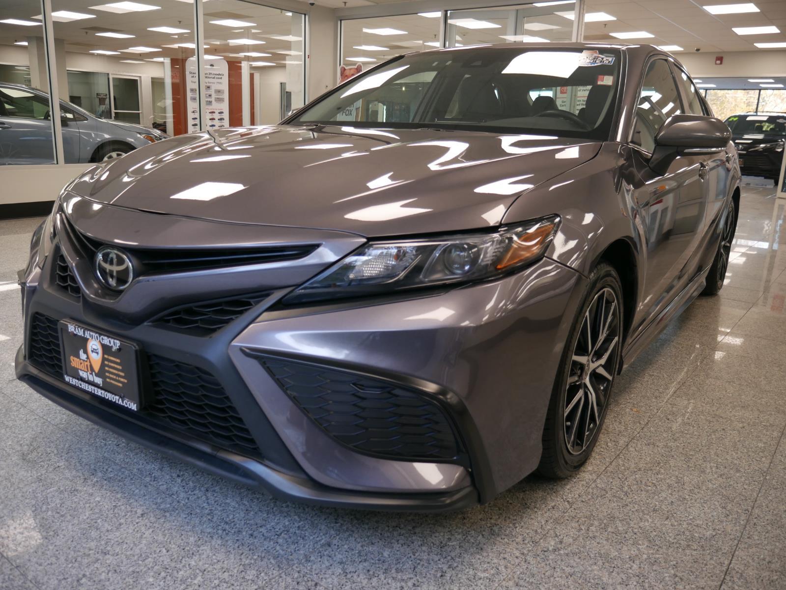 2023 Toyota Camry SE 2