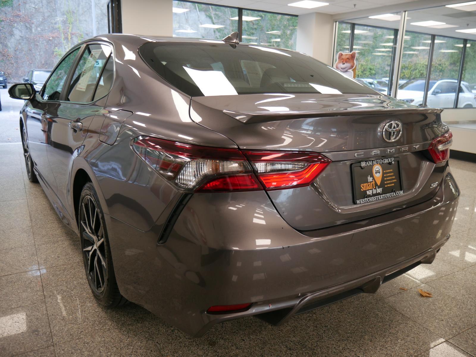 2023 Toyota Camry SE 3