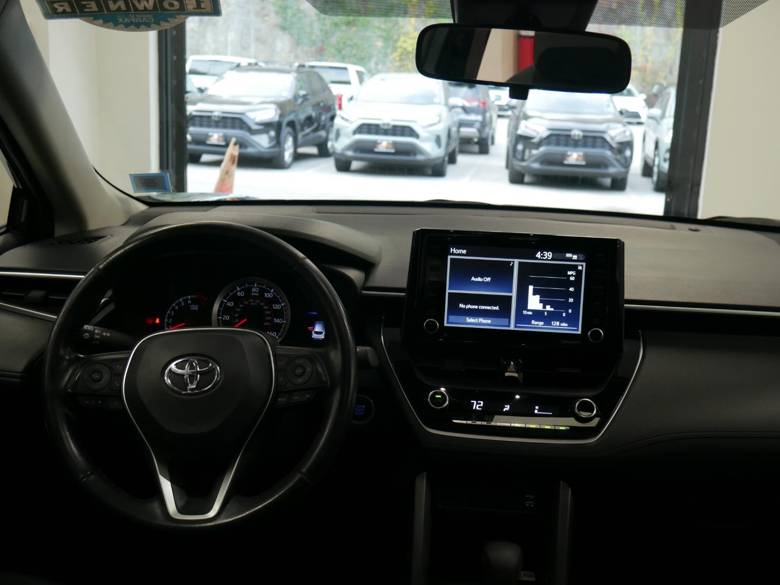 2022 Toyota Corolla Cross LE 27