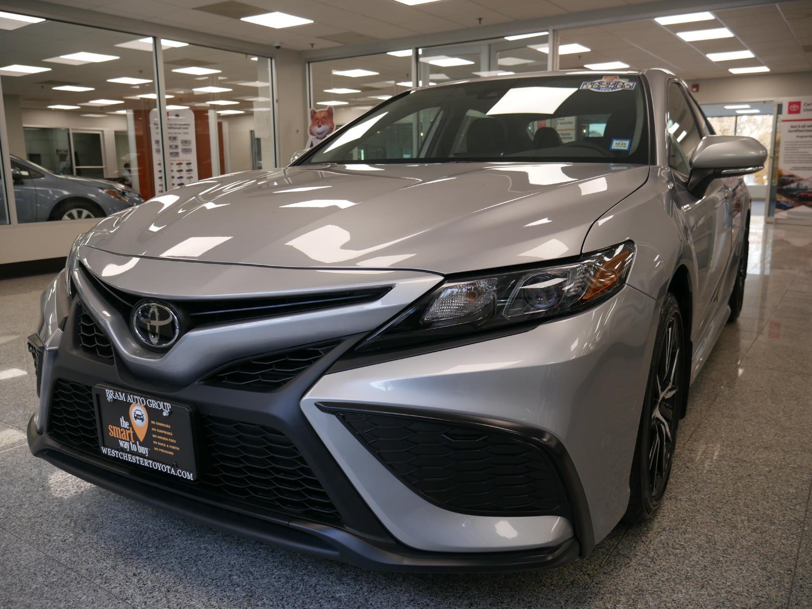 2024 Toyota Camry SE 2