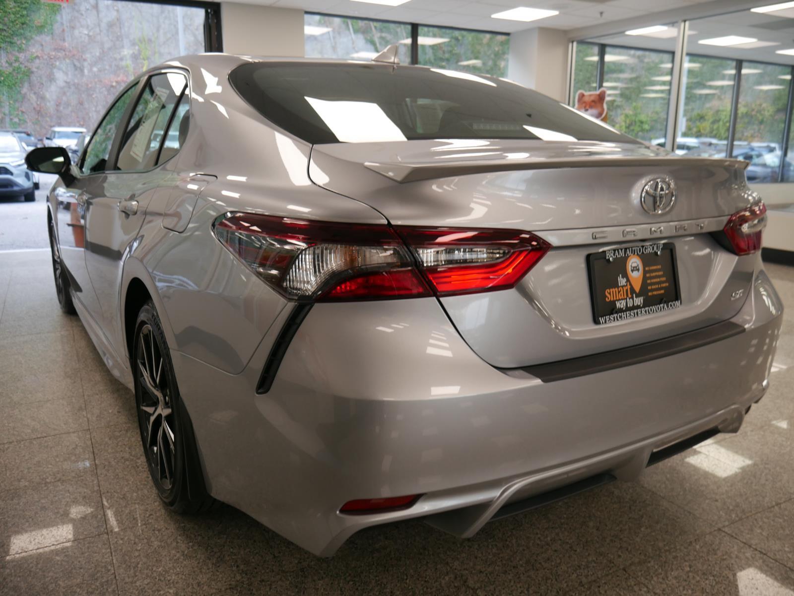 2024 Toyota Camry SE 3