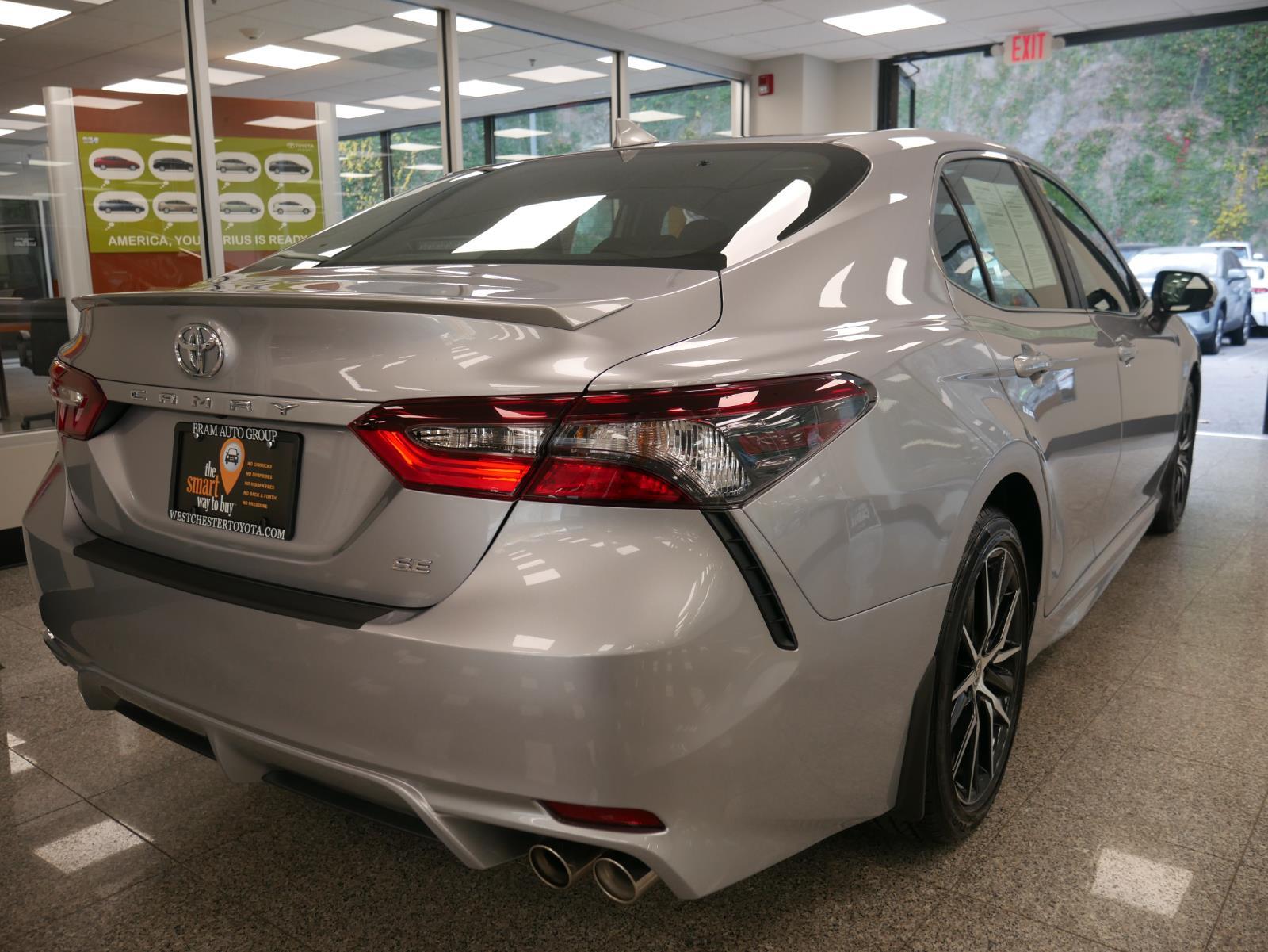 2024 Toyota Camry SE 4