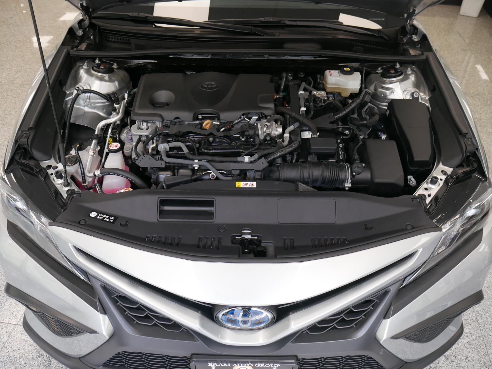 2022 Toyota Camry Hybrid SE 8