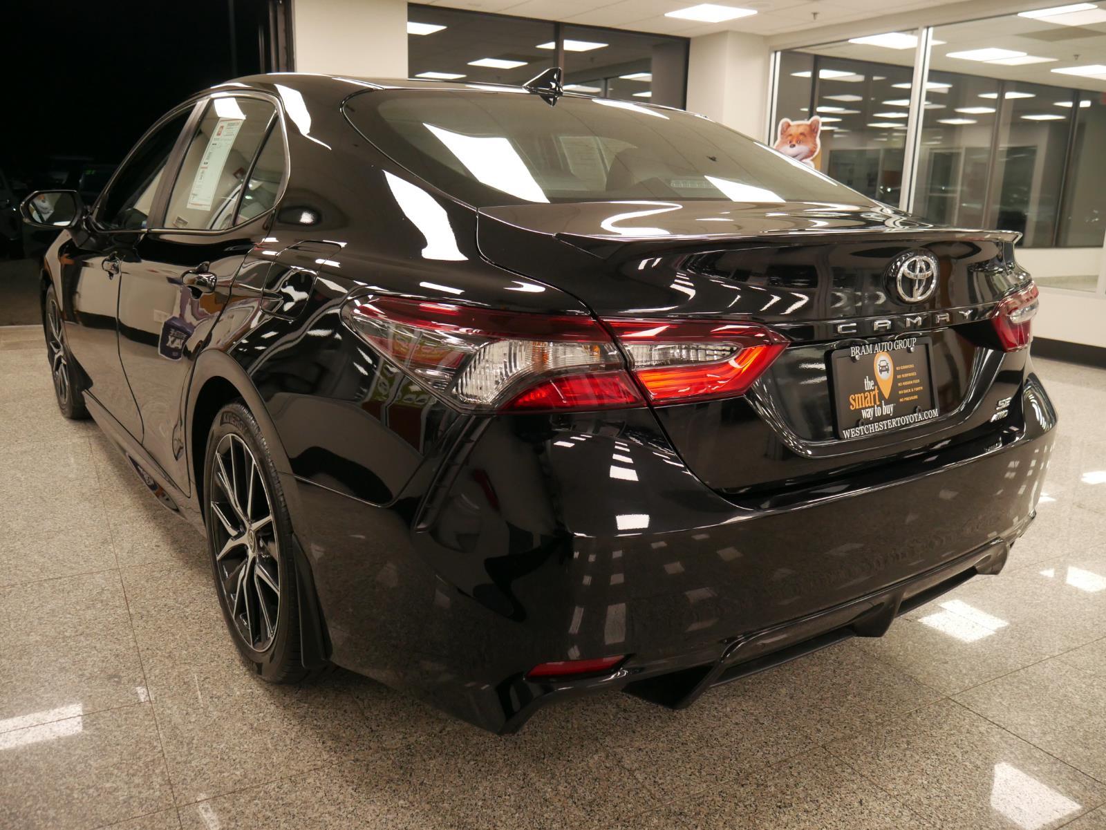 2021 Toyota Camry SE 3