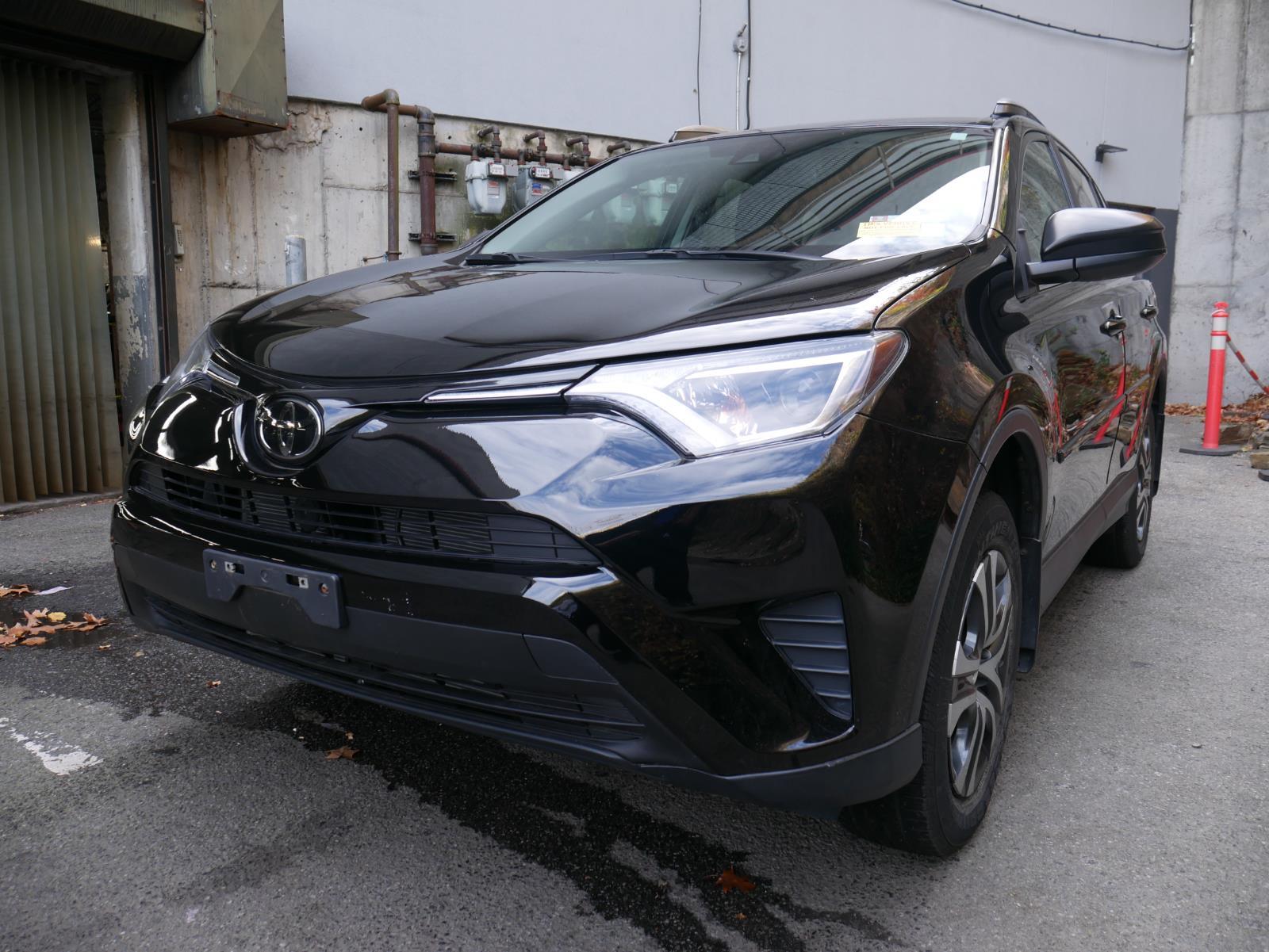 2018 Toyota RAV4 LE 2