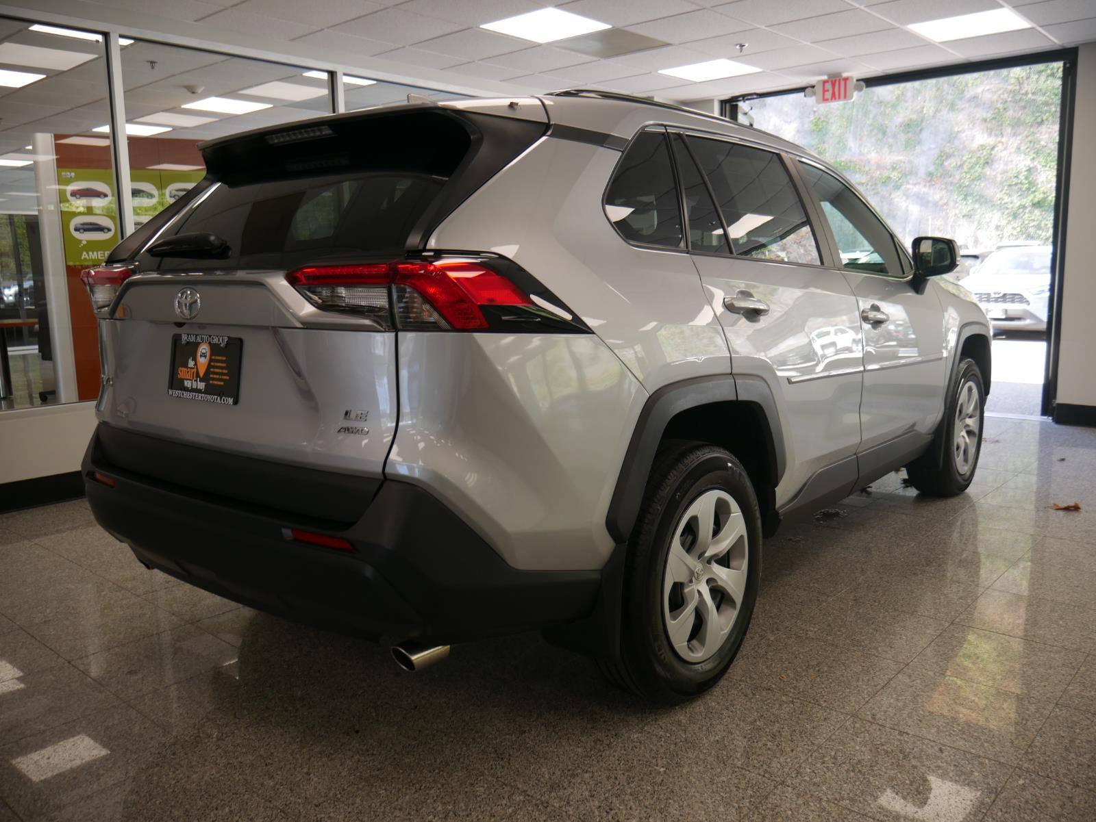 2021 Toyota RAV4 LE 4