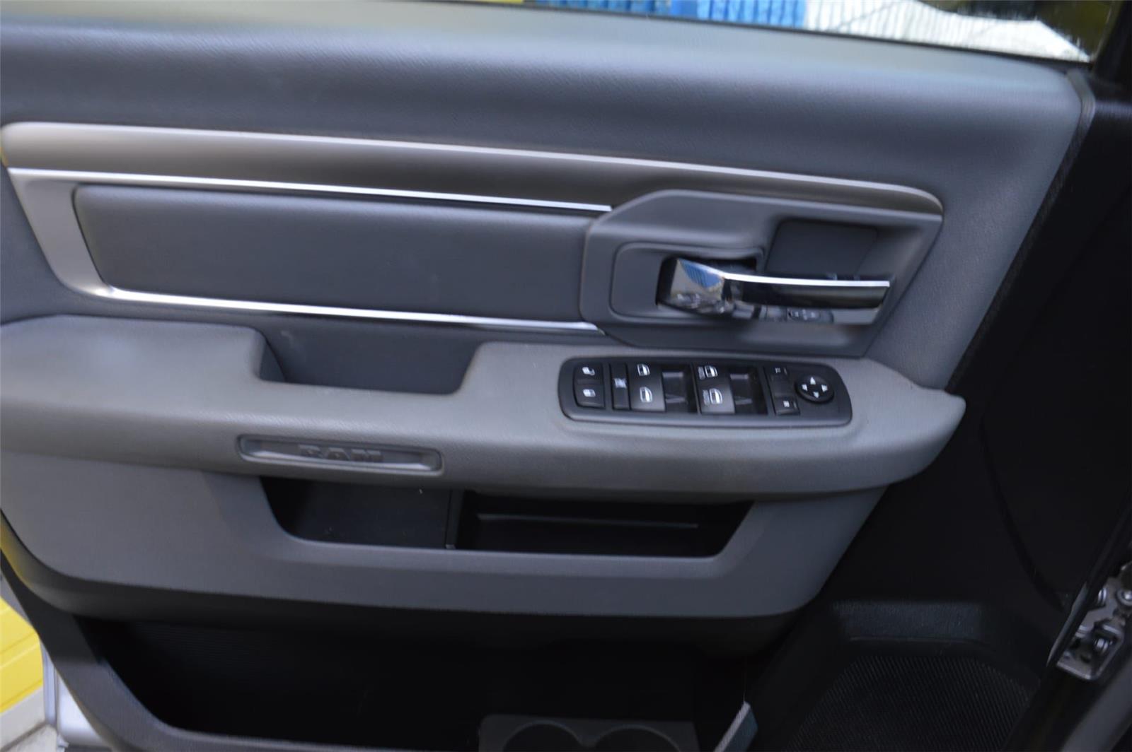 2020 Ram 1500 Classic SLT photo 14