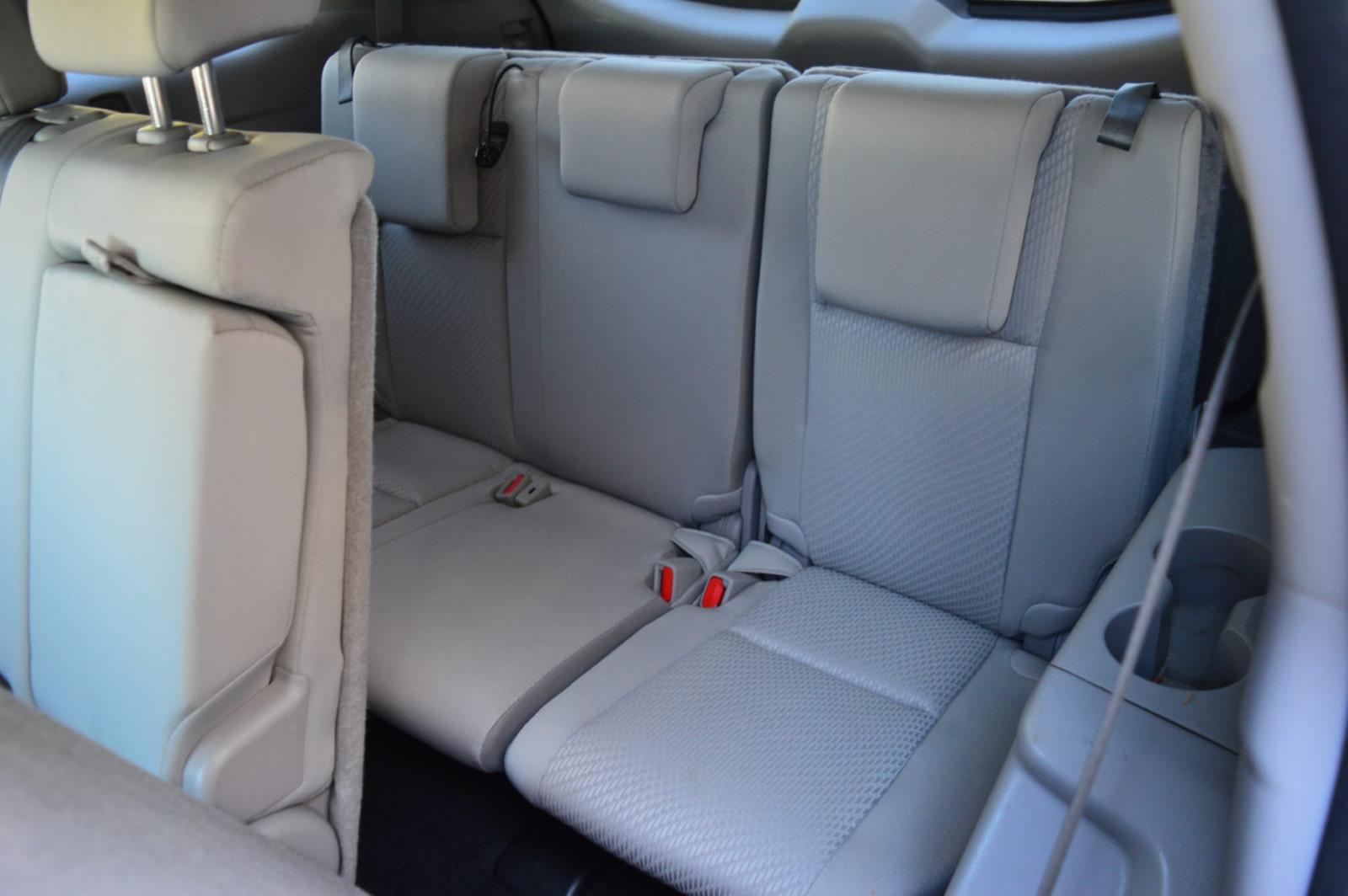 2018 Toyota Highlander LE photo 12
