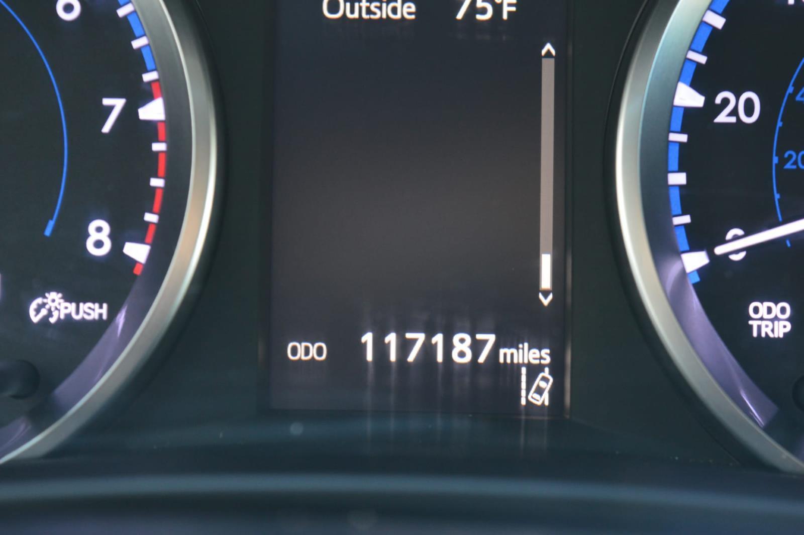 2018 Toyota Highlander LE photo 16