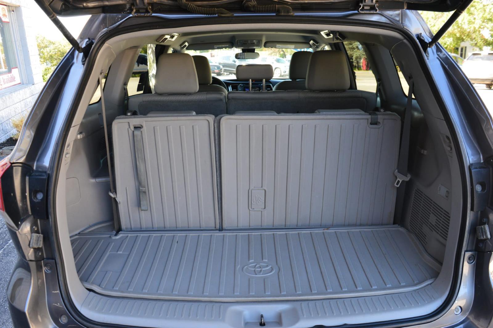 2018 Toyota Highlander LE photo 22