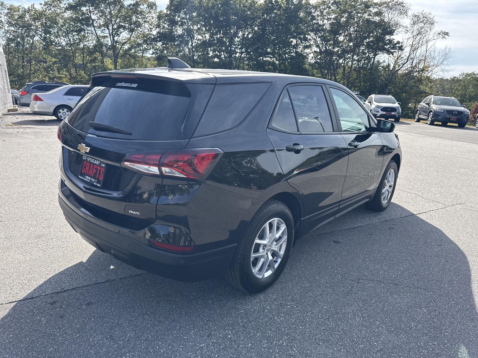 2023 Chevrolet Equinox LS photo 3