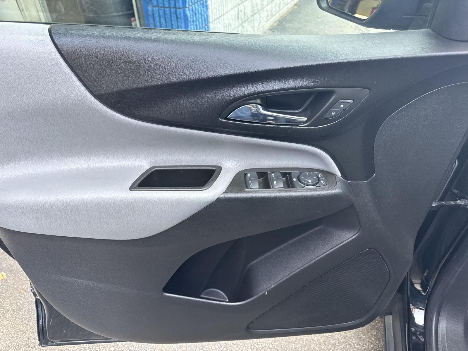 2023 Chevrolet Equinox LS photo 11