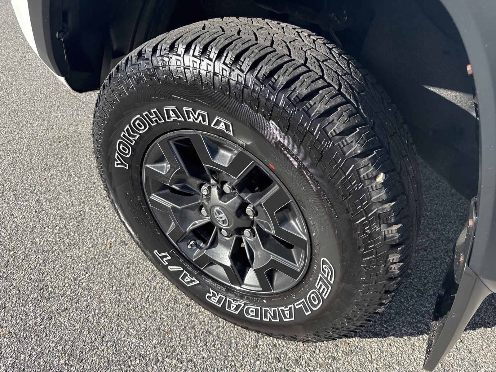 2016 Toyota Tacoma TRD photo 9