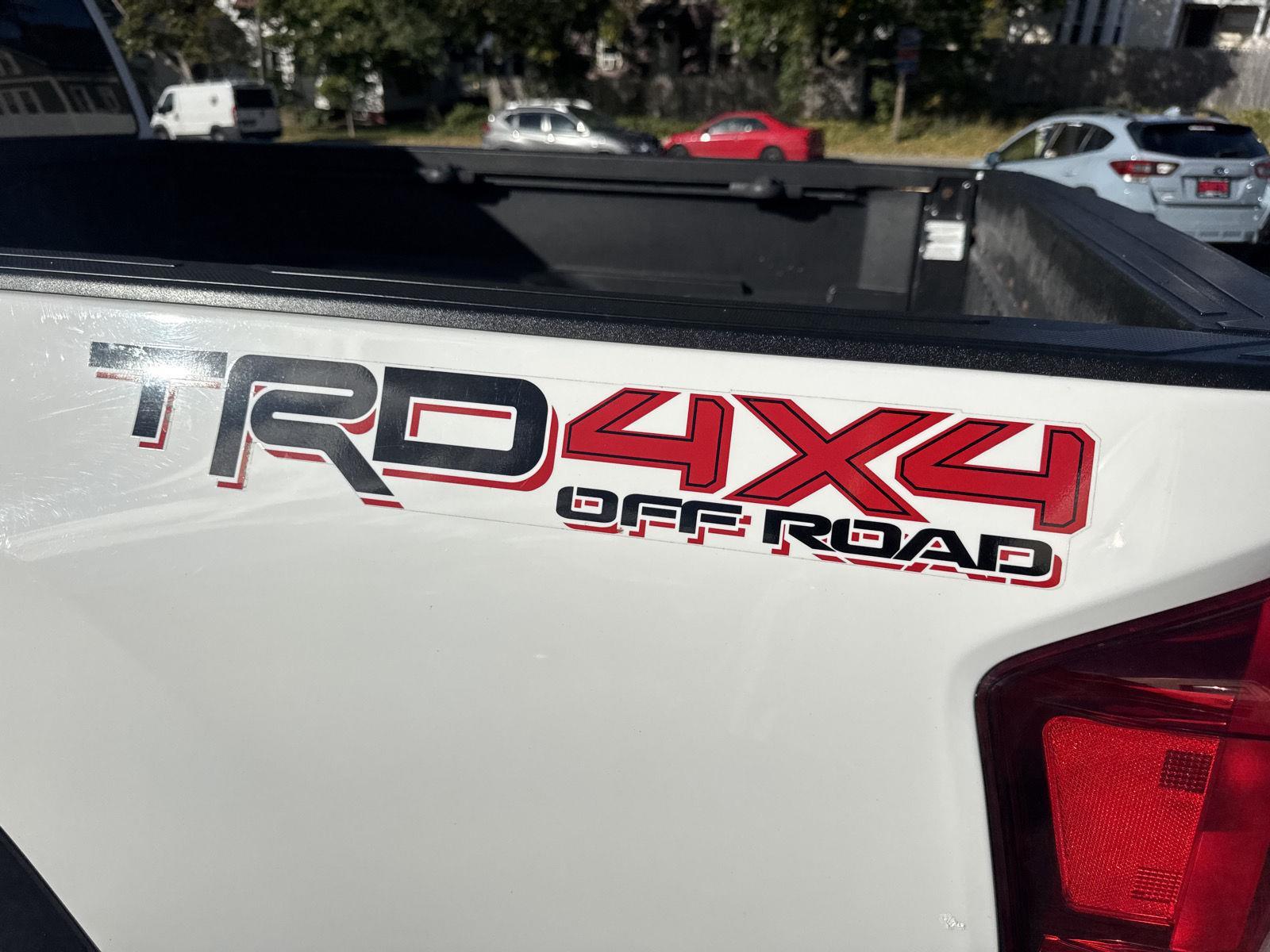 2016 Toyota Tacoma TRD photo 10