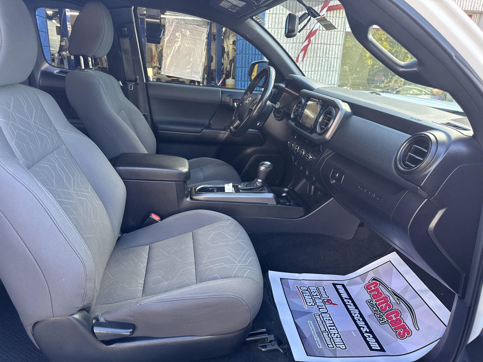 2016 Toyota Tacoma TRD photo 17