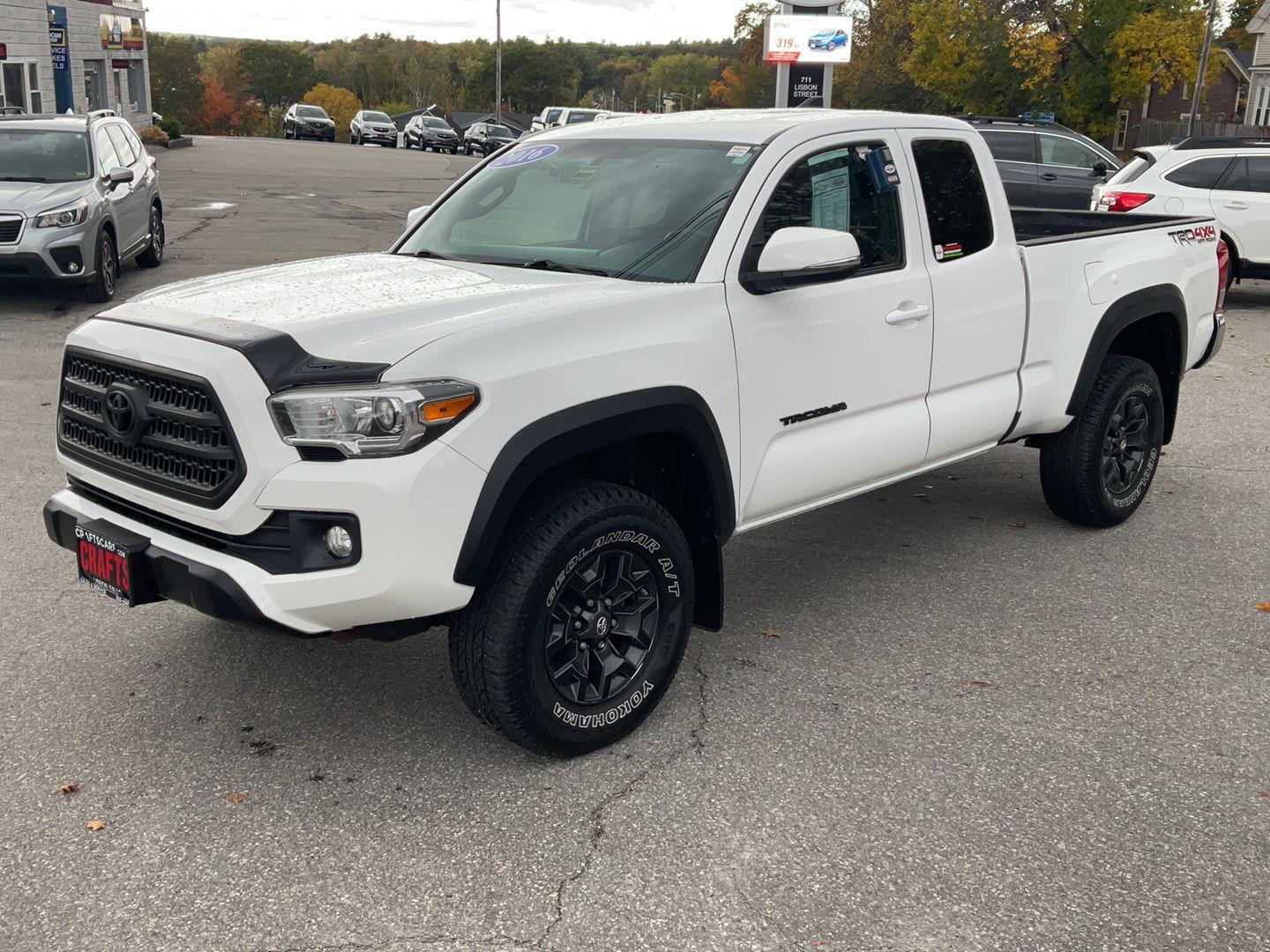 2016 Toyota Tacoma TRD photo 18