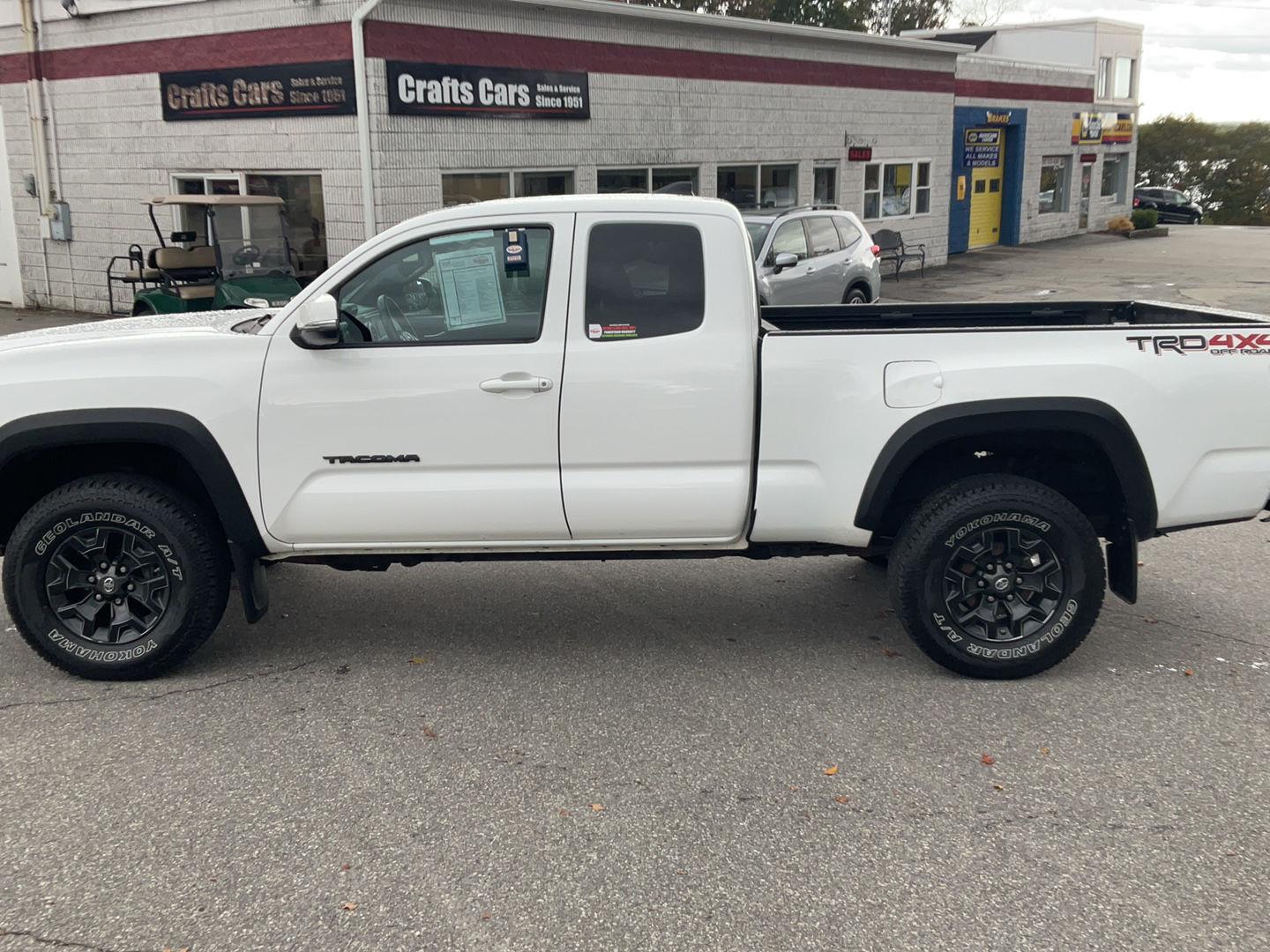 2016 Toyota Tacoma TRD photo 2