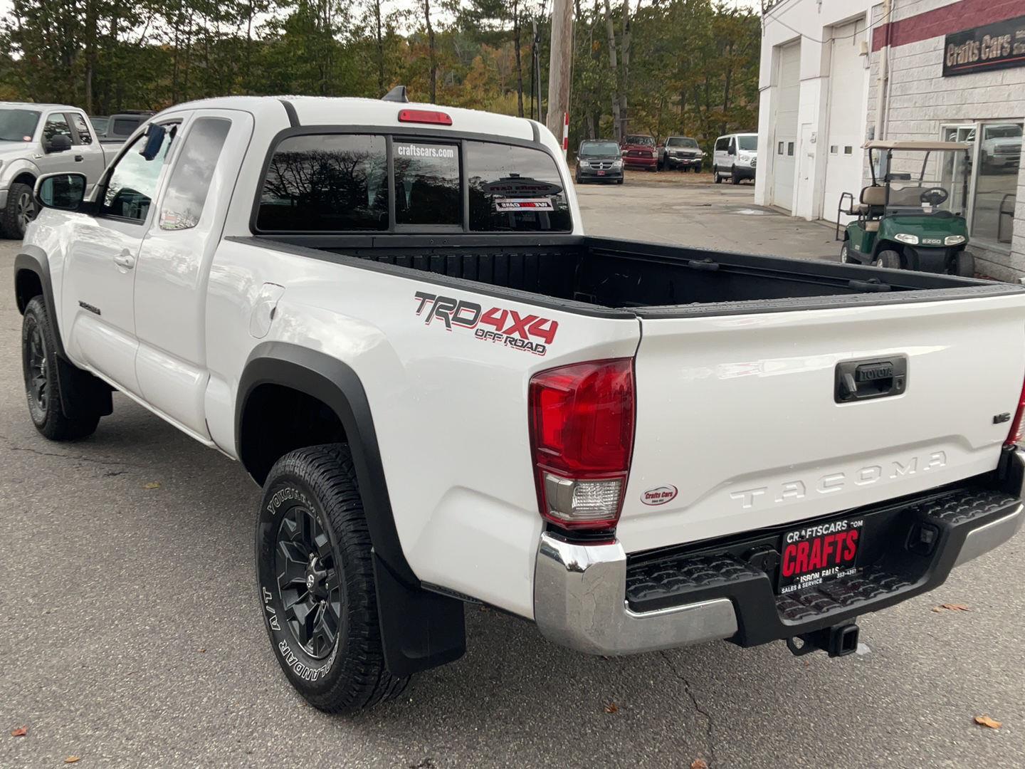 2016 Toyota Tacoma TRD photo 3
