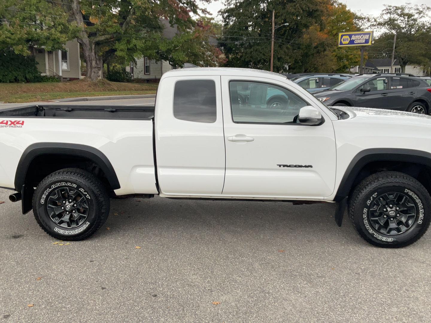 2016 Toyota Tacoma TRD photo 6