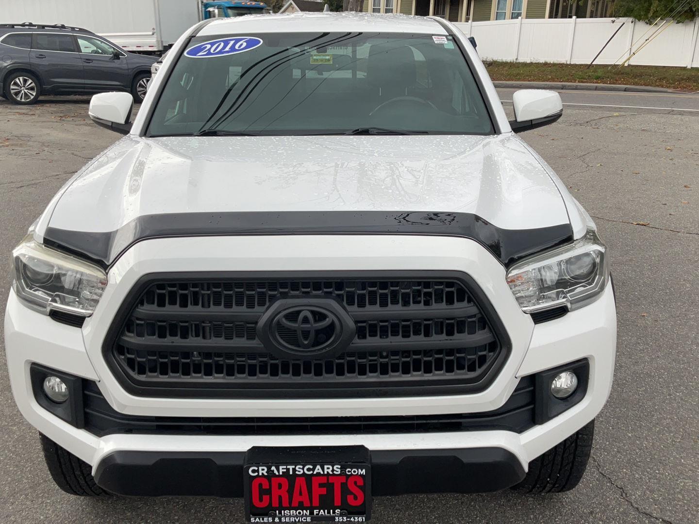 2016 Toyota Tacoma TRD photo 8