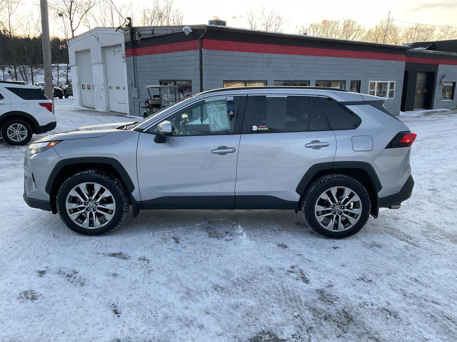 2022 Toyota RAV4 XLE Premium's photo