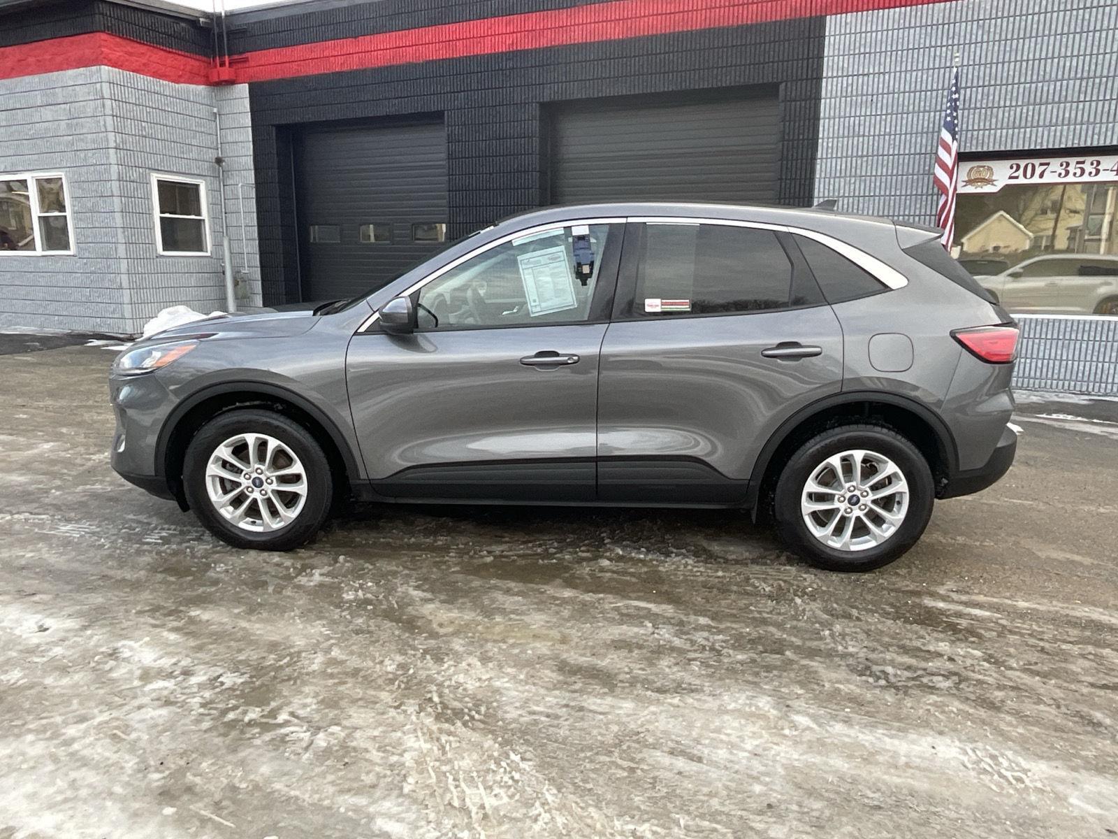 2021 Ford Escape SE's photo