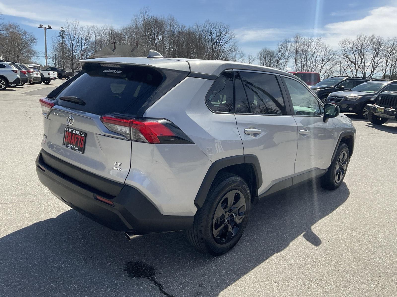 View vehicle photo 5