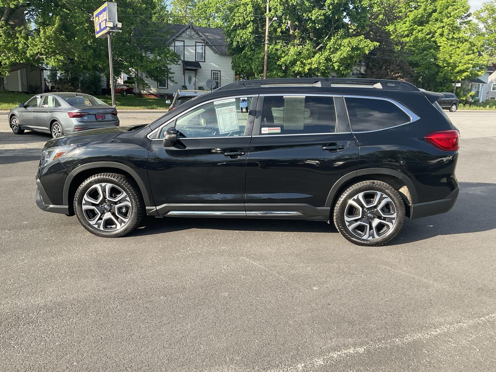 2023 Subaru Ascent Limited 7 Passenger's photo