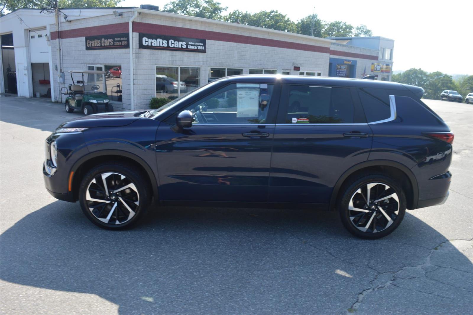2022 Mitsubishi Outlander SE photo 3