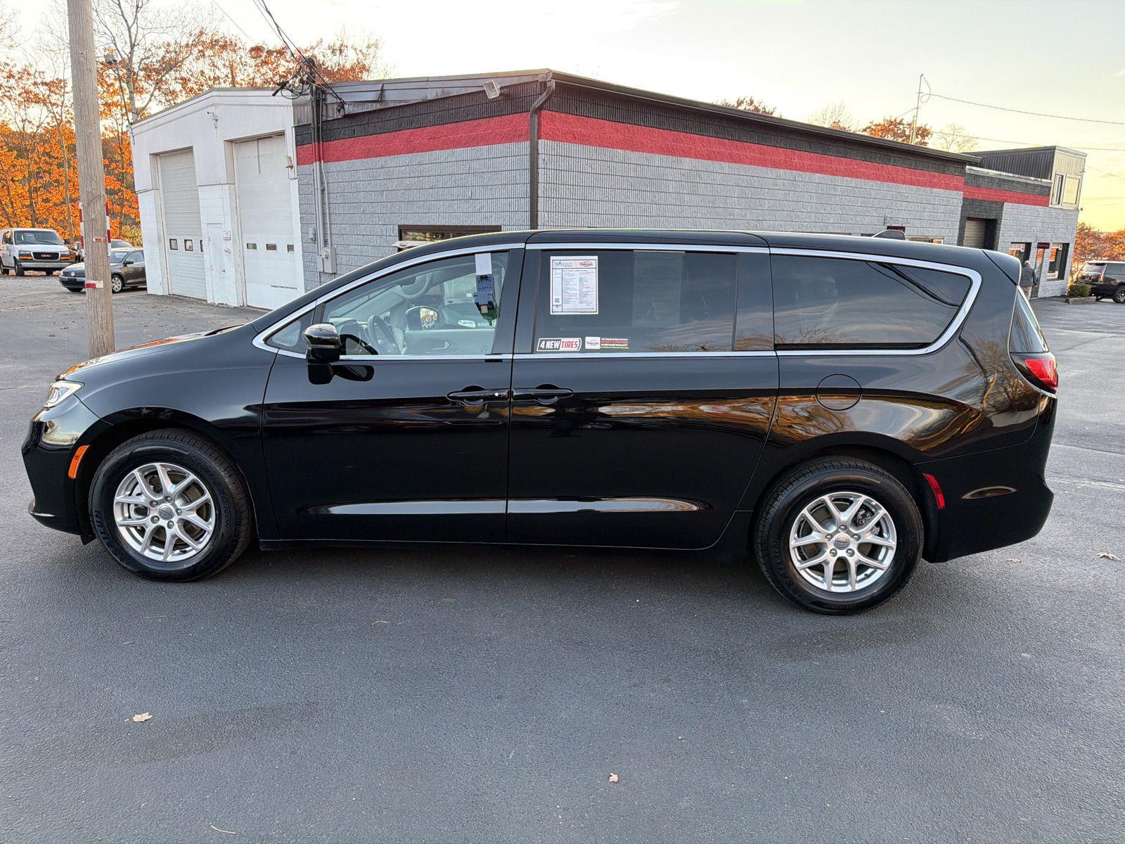 2024 Chrysler Pacifica Touring L