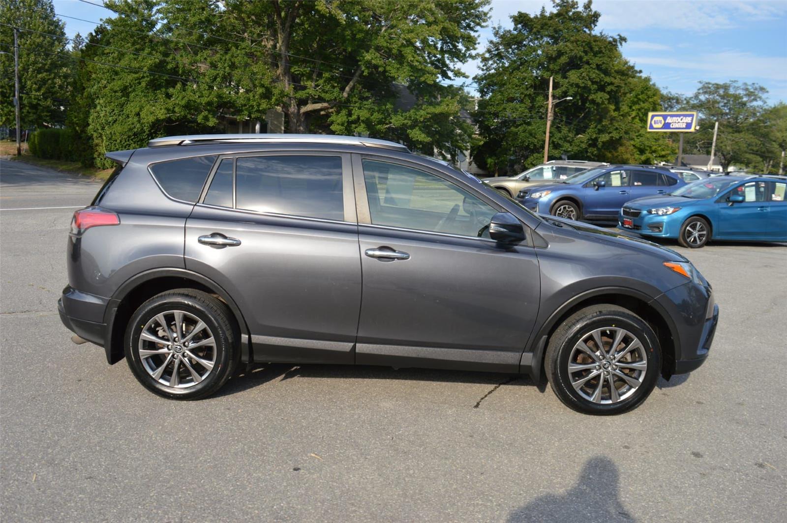 2018 Toyota RAV4 Limited photo 4