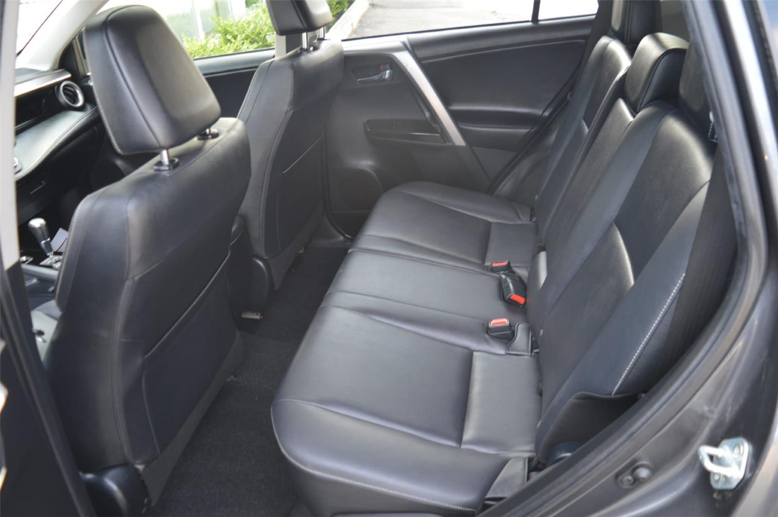 2018 Toyota RAV4 Limited photo 9