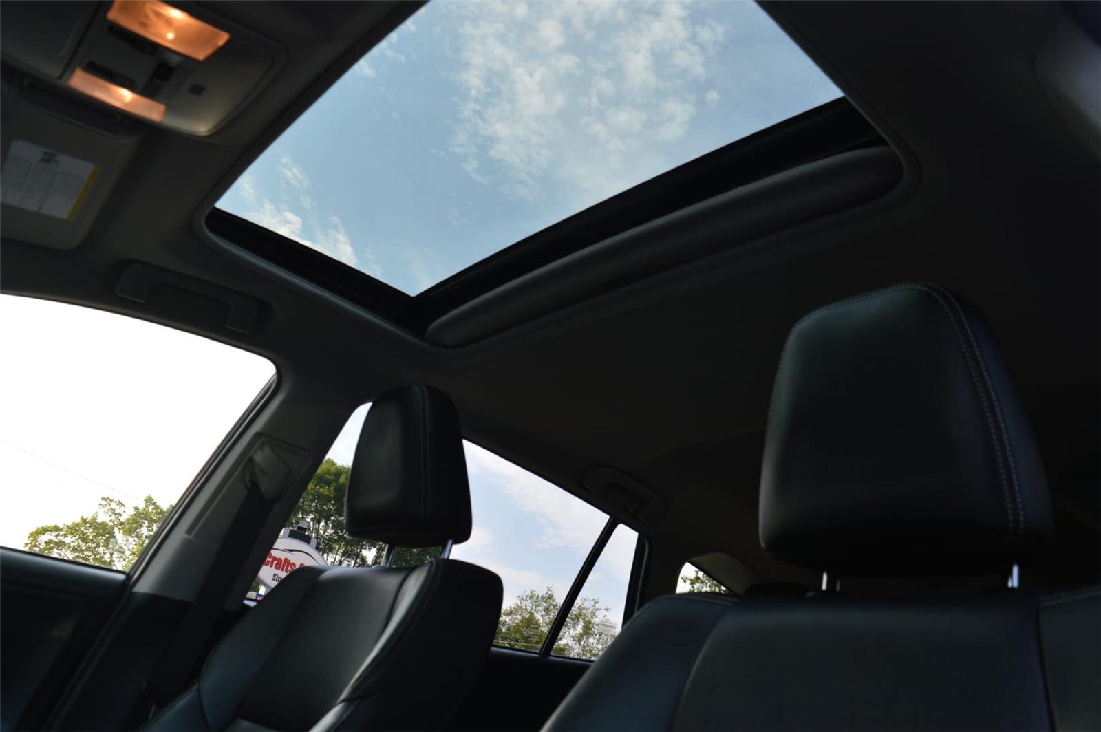 2018 Toyota RAV4 Limited photo 13