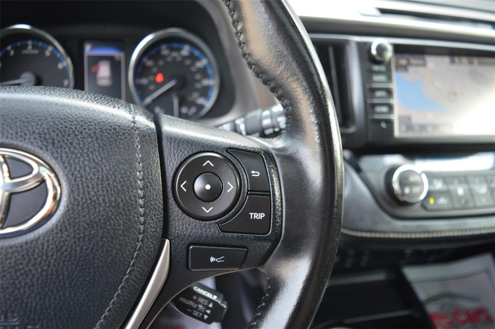 2018 Toyota RAV4 Limited photo 17