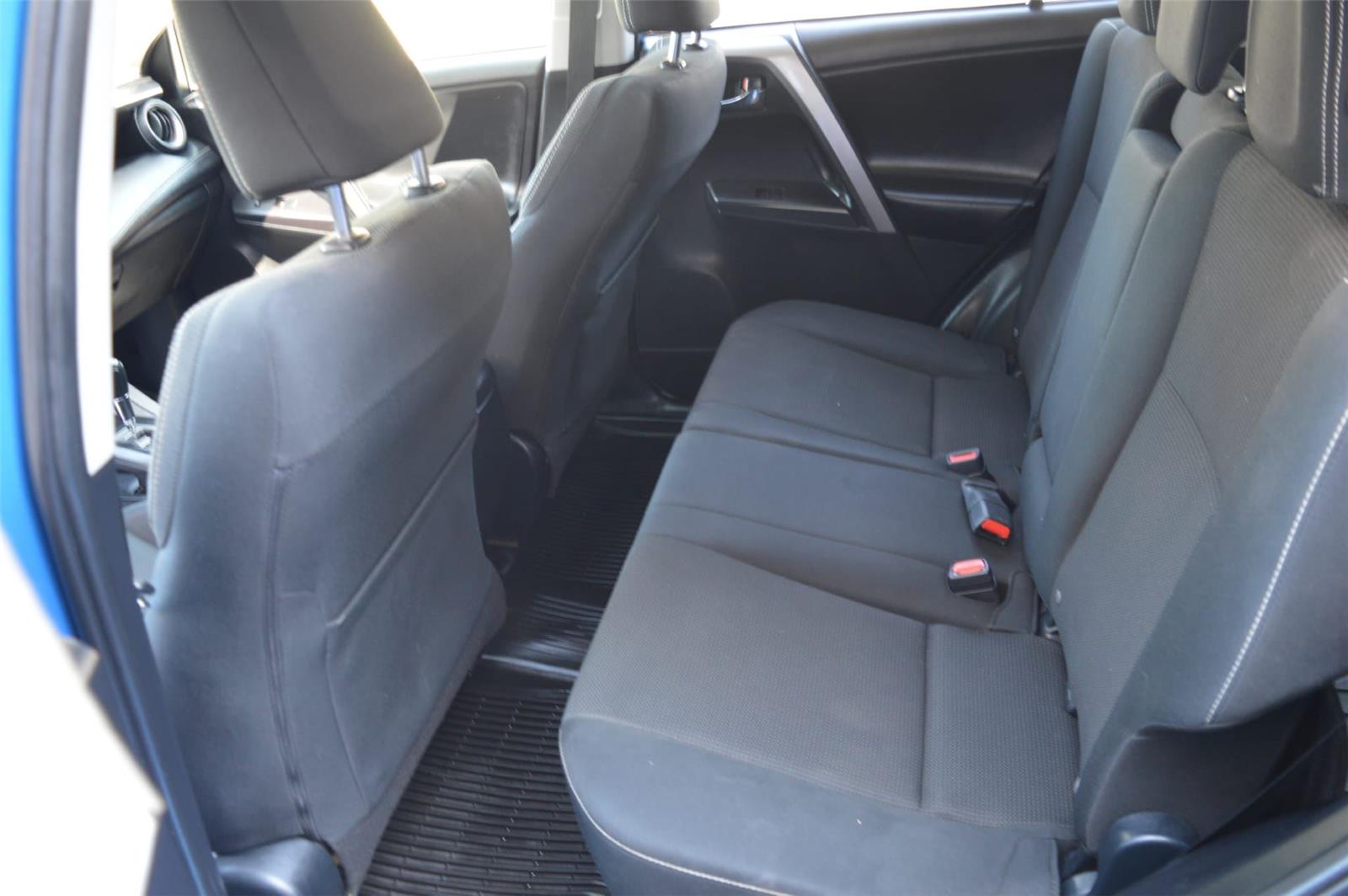 2017 Toyota RAV4 XLE photo 12