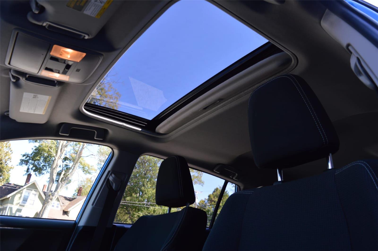 2017 Toyota RAV4 XLE photo 14