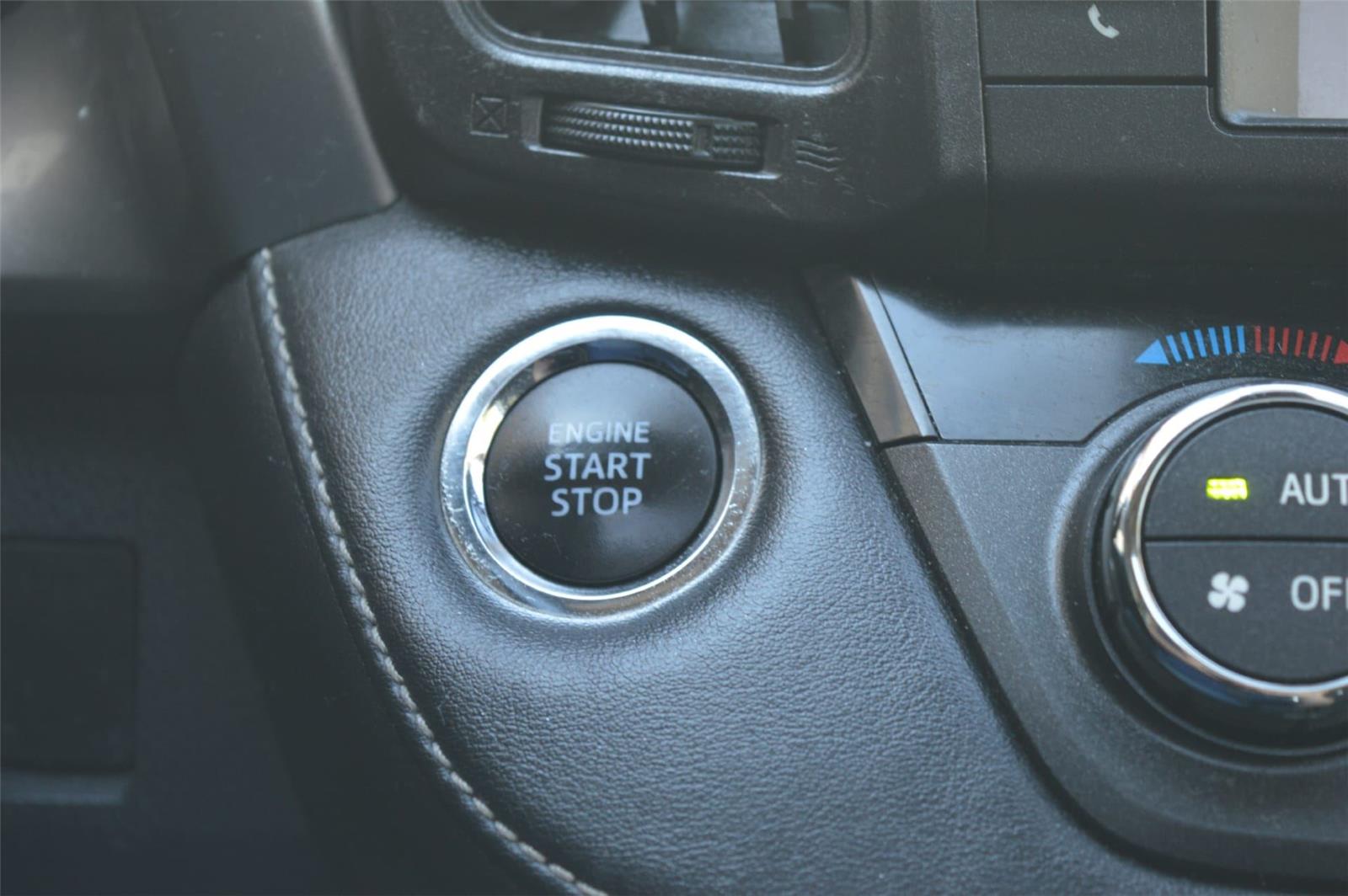 2017 Toyota RAV4 XLE photo 25