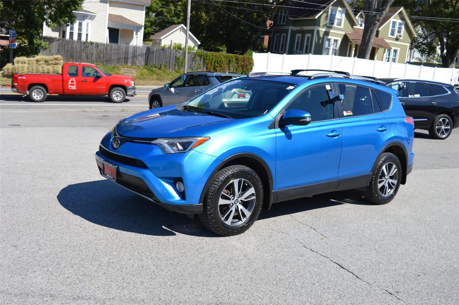 2017 Toyota RAV4 XLE photo 2