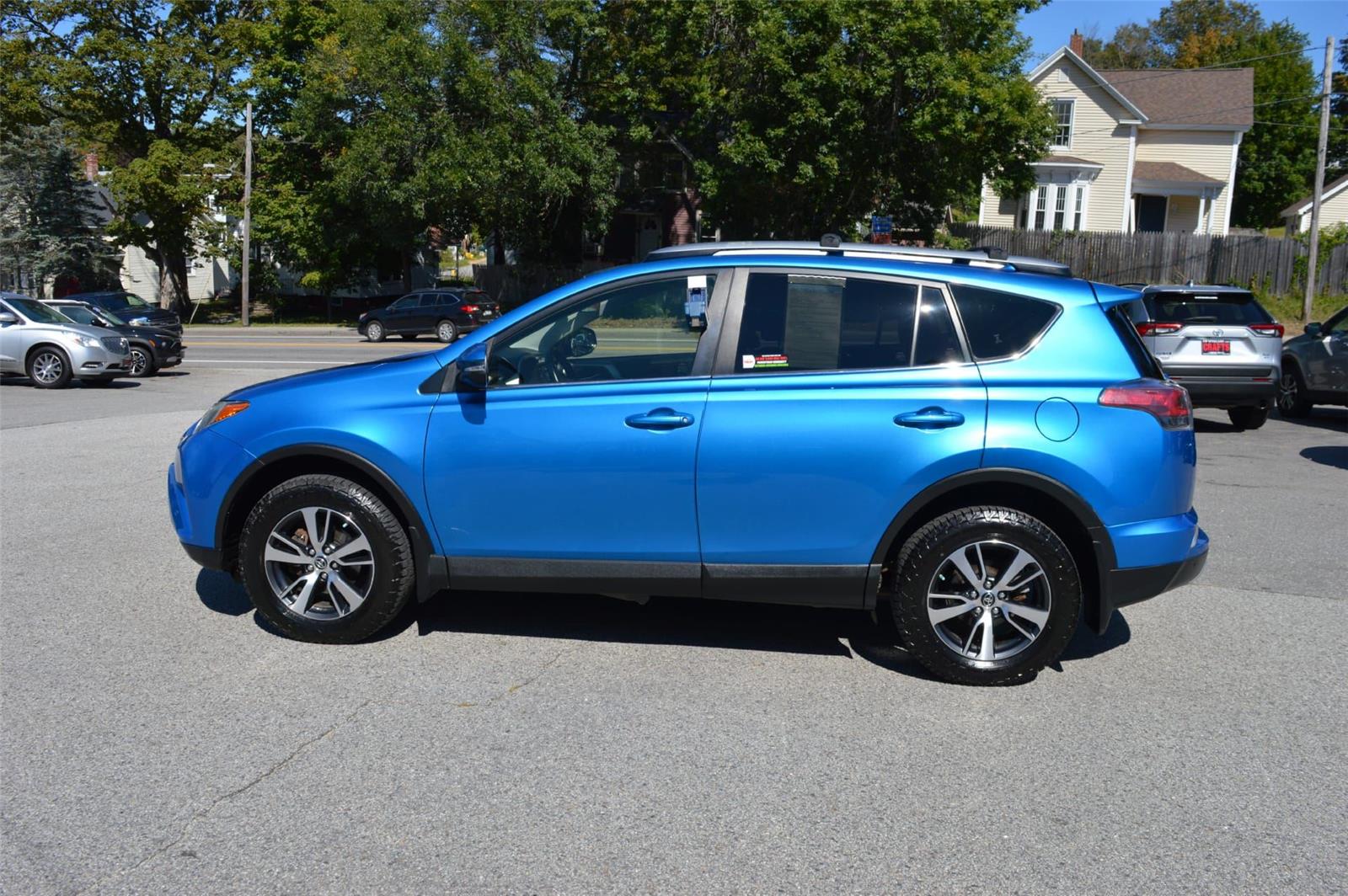 2017 Toyota RAV4 XLE photo 3