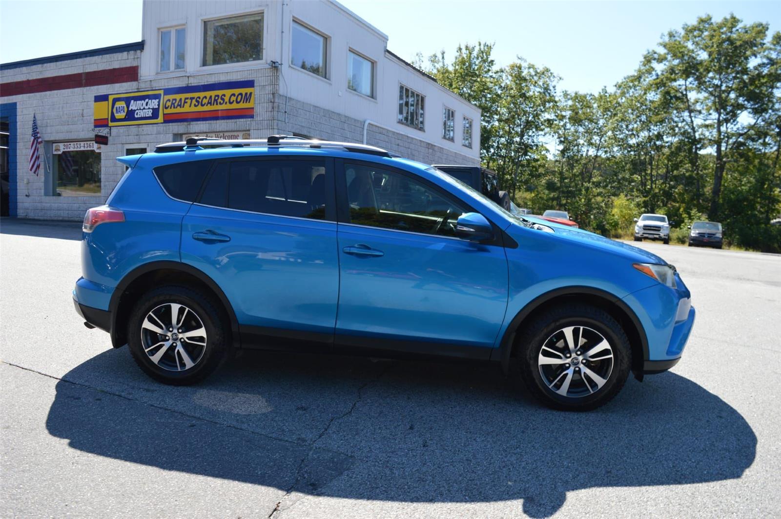 2017 Toyota RAV4 XLE photo 7
