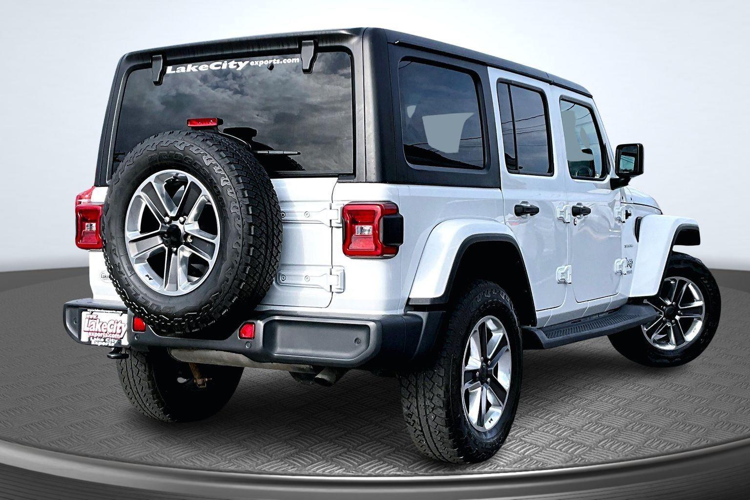 2018 Jeep Wrangler Unlimited Sahara photo 2
