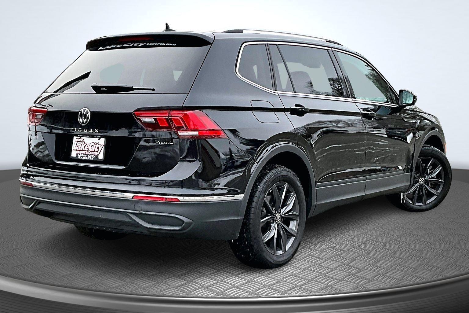 2022 Volkswagen Tiguan SE's photo