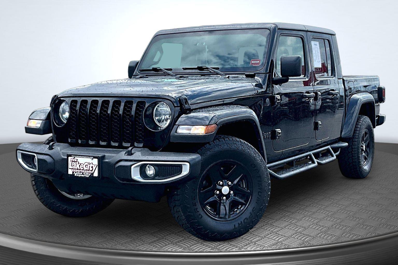 Black Clearcoat 2022 Jeep Gladiator Pickup Truck Four-Wheel Drive 8-Speed Automatic