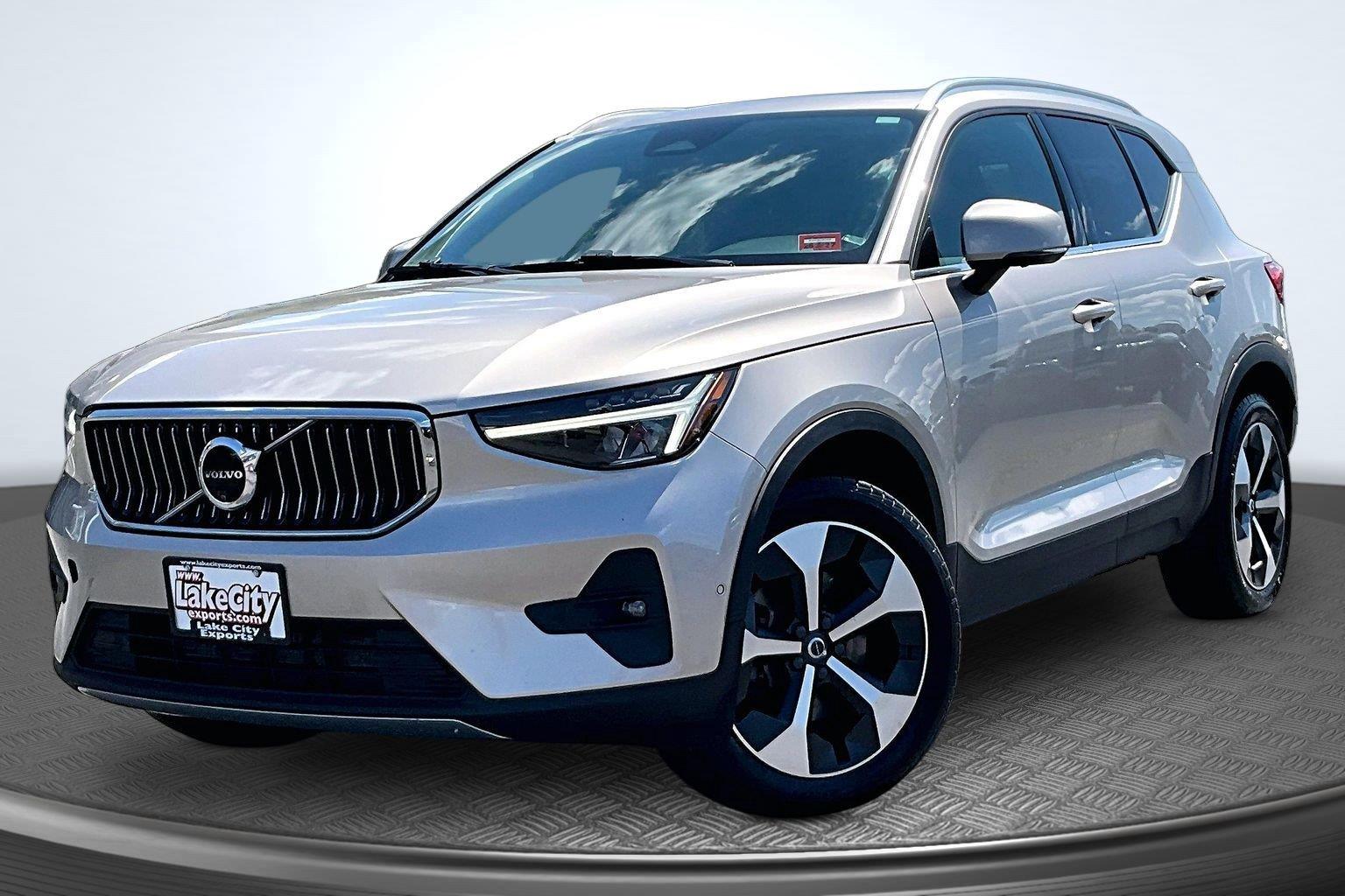 2024 Volvo XC40 B5 Plus Bright Theme AWD