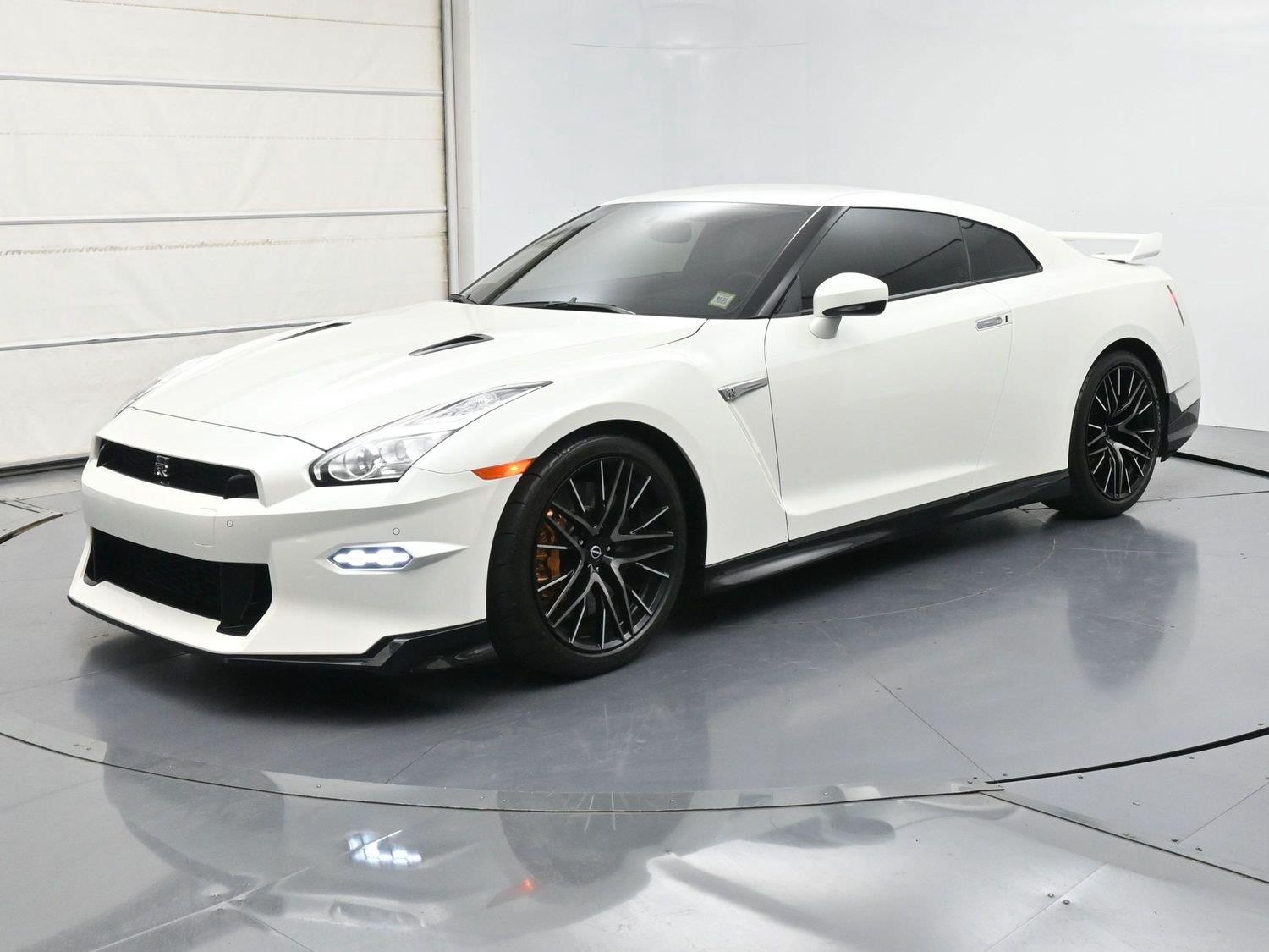 2024 Nissan GT-R Premium AWD