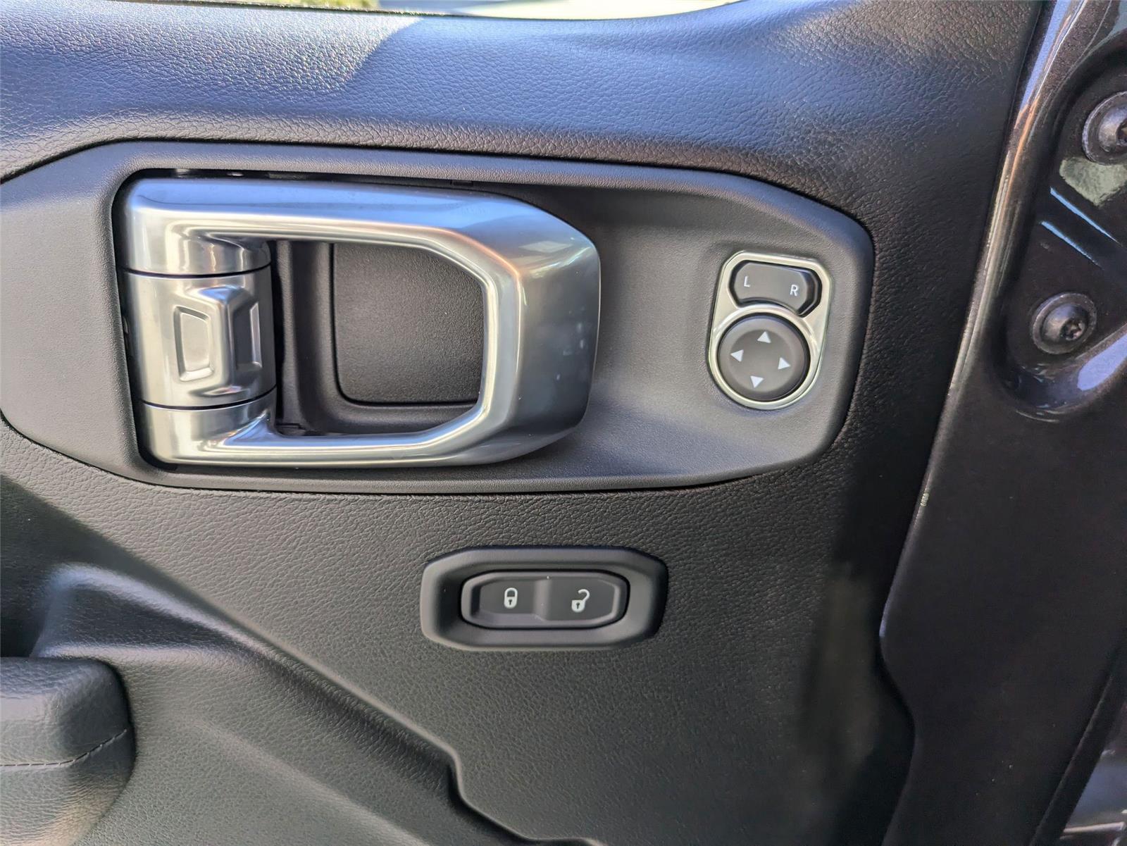 New 2025 Granite Crystal Metallic Clear Jeep Sport S image 12