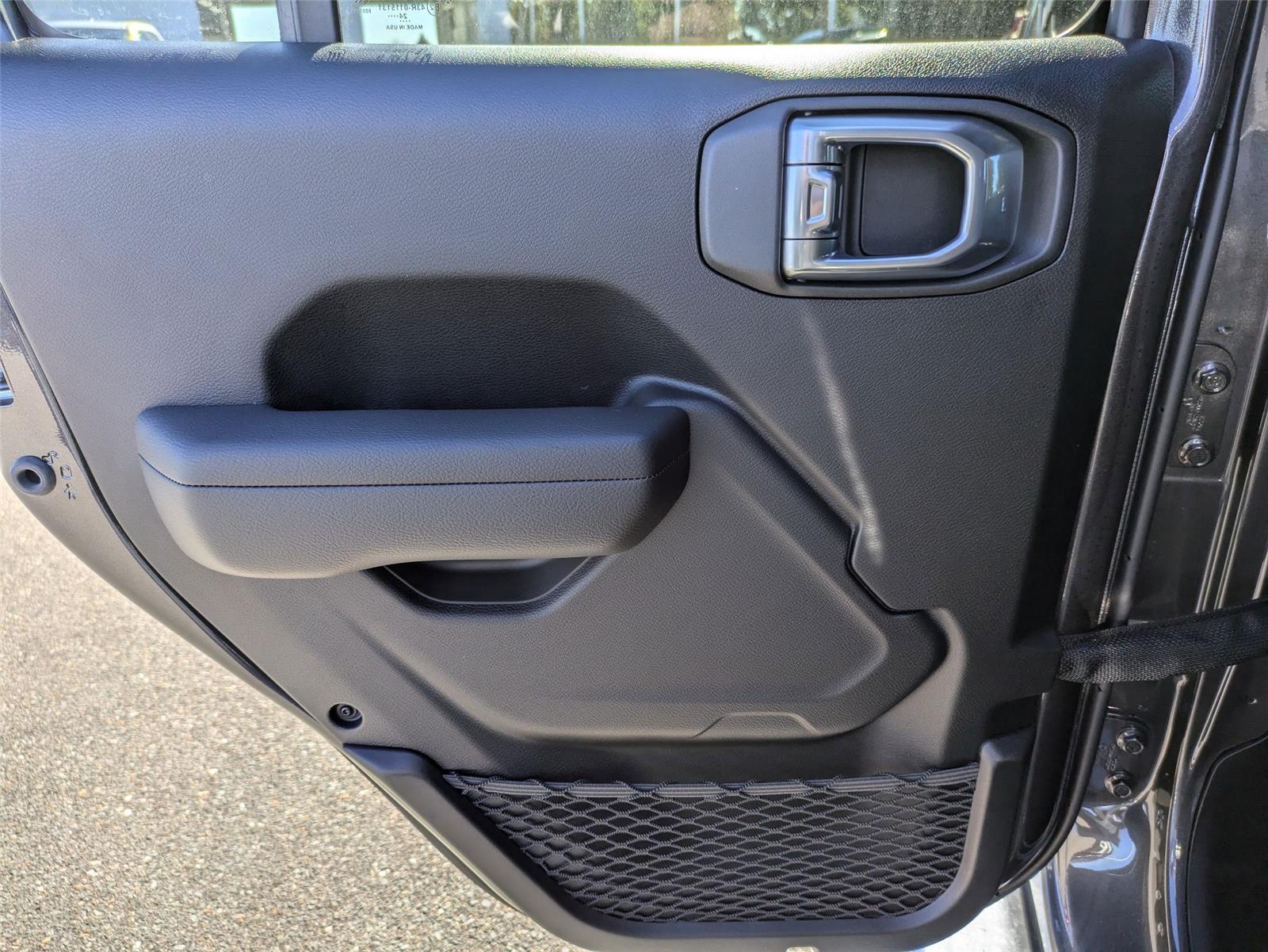 New 2025 Granite Crystal Metallic Clear Jeep Sport S image 25